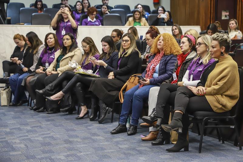 Palestra sobre políticas públicas para mulheres, que aconteceu na plenária da Assembleia Legislativa do Paraná (ALEP). Curitiba, 18/05/2023. Foto: Hully Paiva/SMCS