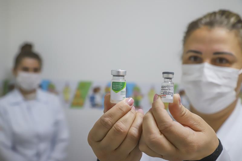 Curitiba amplia horário de vacinação contra covid-19 e gripe em 105 unidades de saúde. - Curitiba, 17/05/2023 - Foto: Daniel Castellano / SMCS
