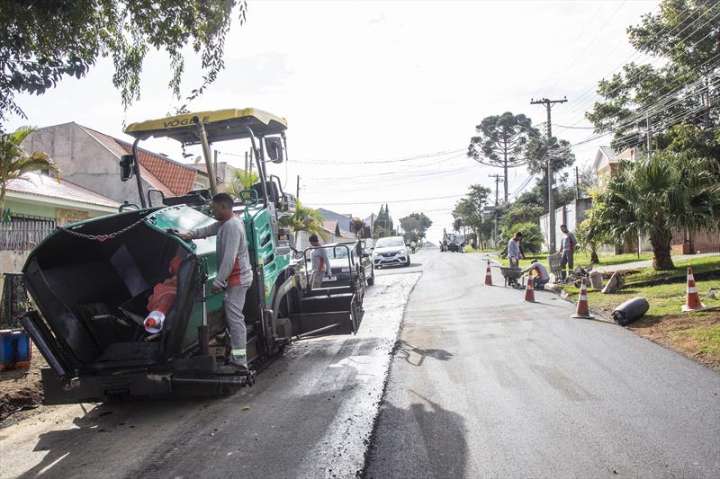 bras de revitalização do asfalto da rua Jorge Wendler na Regional Boqueirão. Curitiba, em 22/05/2023. Foto: Ricardo Marajó/SMCS.