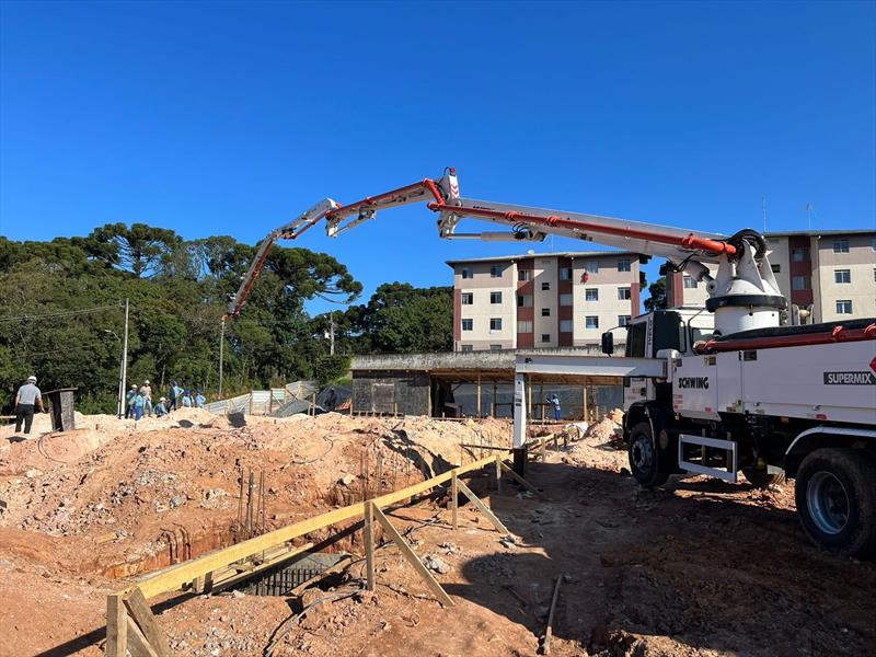 Construção da Escola Municipal Metry Bacila,  no bairro Santa Cândida, que terá capacidade para atender 600 estudantes do ensino fundamental.
Foto: Divulgação