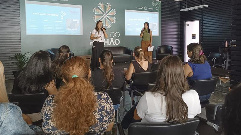 Lives dão dicas para mulheres de negócios de Curitiba e RMC concorrerem a prêmio.
Foto: Adriana Brum