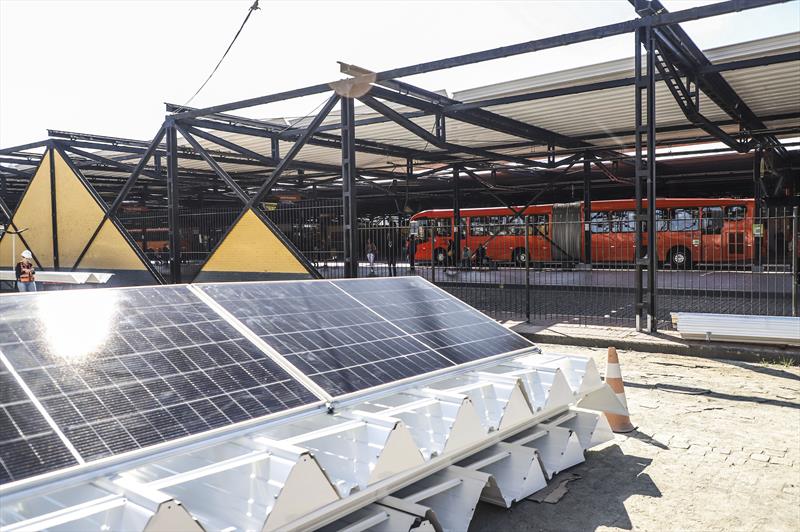 Vistoria de obras de instalações fotovoltaicas no Terminal do Boqueirão.
Curitiba, 24/05/2023.
Foto: José Fernando Ogura/SMCS.