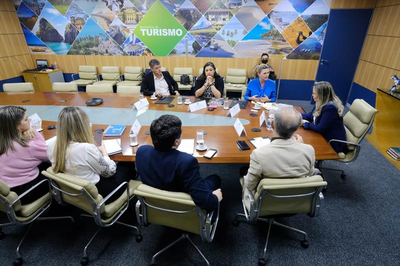 A presidente do Instituto Municipal de Turismo, Tatiana Turra, esteve em Brasília, onde se encontrou com a ministra do Turismo, Daniela Carneiro, e com a equipe técnica da Embratur.
Foto: Divulgação