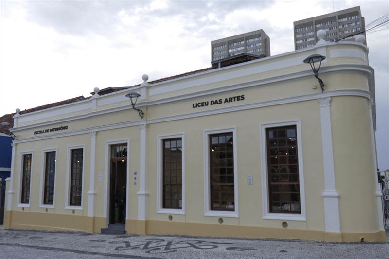Escola do Patrimônio de Curitiba abre inscrições para curso de conservação de obras em papel. Foto: Ricardo Marajó/SMCS