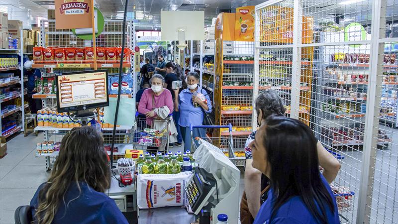 Arroz, lentilha, farinha de trigo e frango estão na Semana da Economia dos Armazéns da Família.
Foto: Levy Ferreira/SMCS  