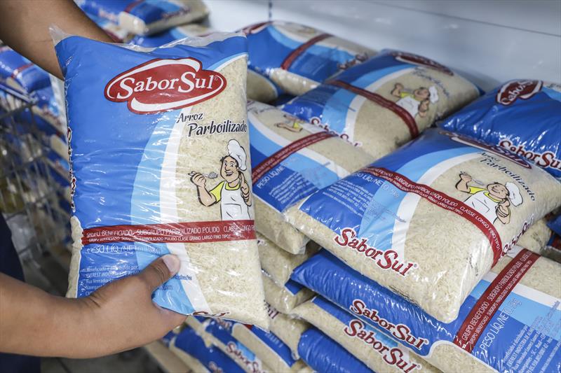 Arroz, lentilha, farinha de trigo e frango estão na Semana da Economia dos Armazéns da Família. Foto: Hully Paiva/SMCS