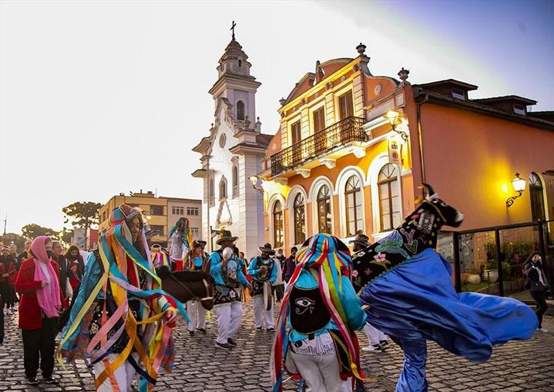 Festival celebra tradições populares no setor histórico de Curitiba. 
 - Na imagem, Grupo Anjo da Guarda.
Foto: Divulgação