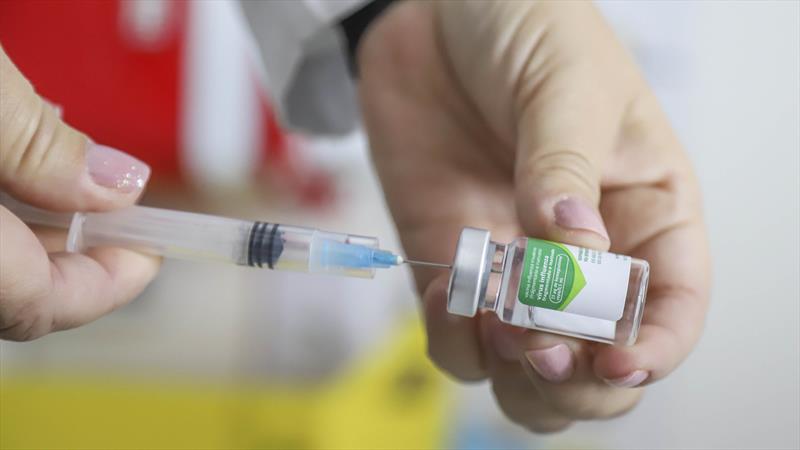 Mesmo com encerramento da campanha nacional, Curitiba mantém vacinação contra a gripe. 
Foto: Daniel Castellano / SMCS