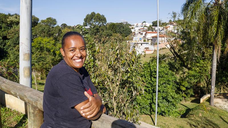 A agente de saúde Janete Alves, 40 anos, diz que considera o Bosque da Colina como o quintal da casa dela.
Foto: Rafael Silva