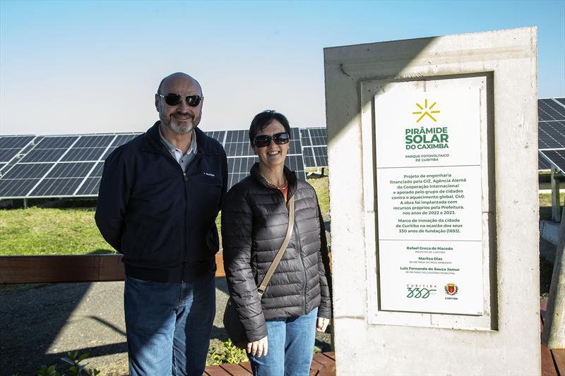 Primeira visita guiada na Pirâmide Solar do Caximba, parque Fotovoltaico da Curitiba. Na imagem:  Maurício e Josiana Koch. Curitiba,07/06/2023. Foto: Ricardo Marajó/SMCS 