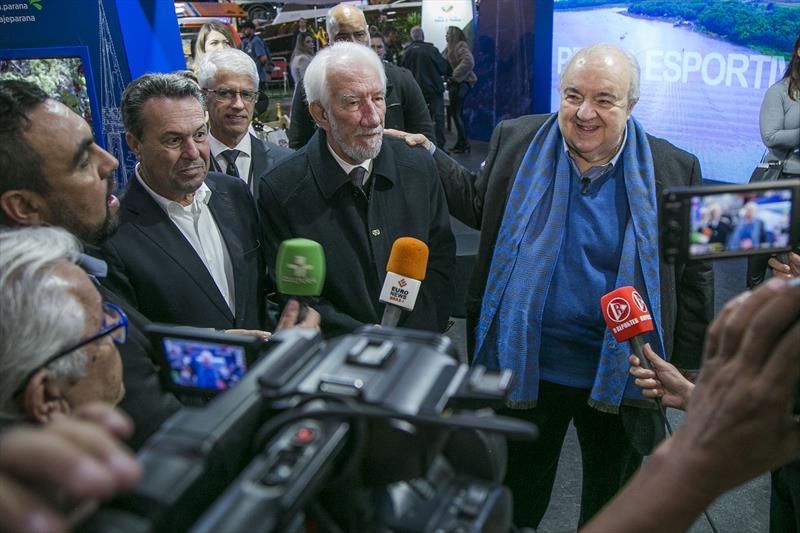 Prefeito Rafael Greca participa com o vice-governador Darci Piana, e demais autoridades, da  abertura da 27ª edição da Expo Turismo Paraná, e anuncia a data de lançamento do Natal de Curitiba – Luz dos Pinhais 2023. Curitiba, 15/06/2023. Foto: Pedro Ribas/SMCS