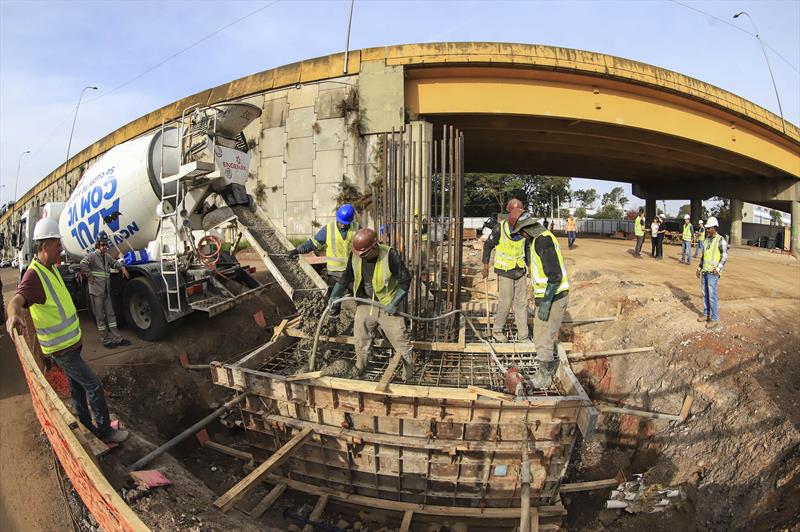 Obras no Viaduto do Tarumã e entorno.
Curitiba, 22/06/2023.
Foto: José Fernando Ogura/SMCS.