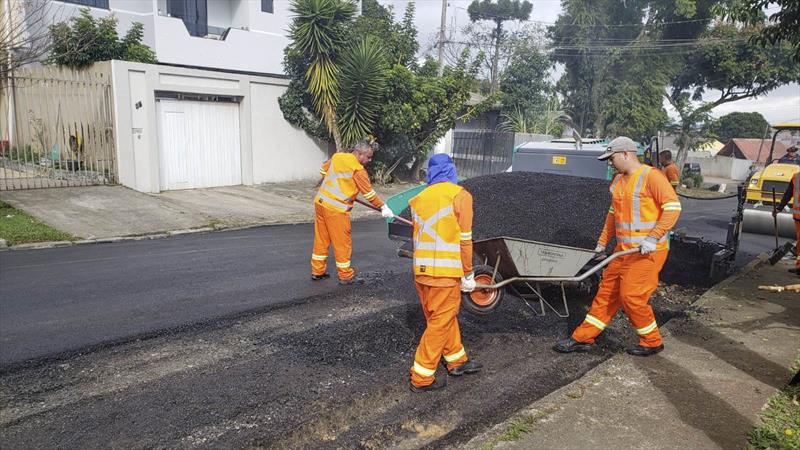 Ampliadas, equipes de Manutenção Urbana da Secretaria do Governo Municipal trabalham na recuperação do pavimento de vias em toda a cidade.
Foto: Divulgação/SGM
