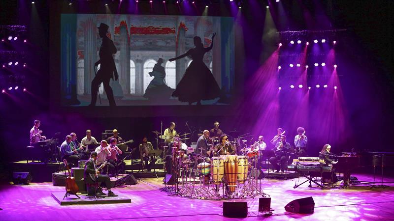 A apresentação ganhou ainda mais grandiosidade com a participação da Orquestra à Base de Sopro de Curitiba.
Curitiba, 05/07/2023. 
Foto: Cido Marques