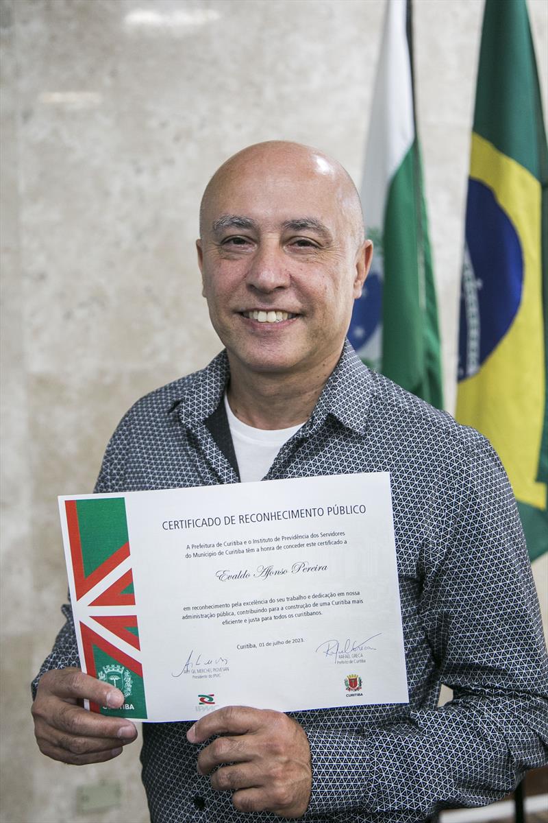 Cerimônia de homenagem aos novos aposentados da Prefeitura, promovida pelo IPMC. Na imagem, Evaldo Afonso Pereira. Curitiba 06/07/2023 Foto: Pedro Ribas/SMCS