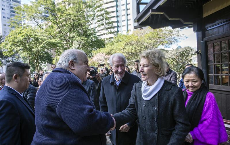 Prefeito Rafael Greca, acompanhado do Governador em exercício Darci Piana, de vereadores e autoridades, participa da cerimônia de comemoração dos 30 anos do memorial da Praça do Japão, em Curitiba. Curitiba, 15/07/2023. Foto: Ricardo Marajó/SMCS