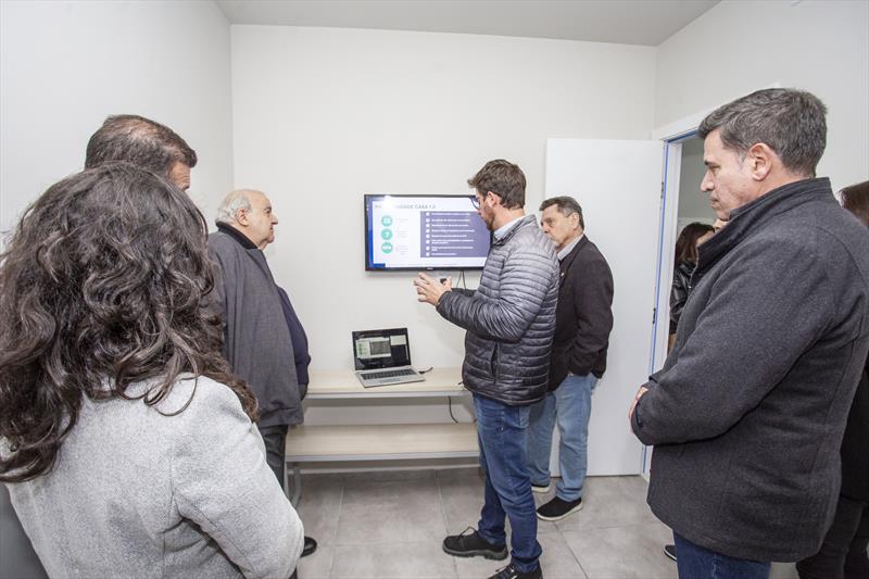O Prefeito Rafael Greca, acompanhado do Secretário da SGM, Luiz Fernando de Souza Jamur, e do Presidente da COHAB, José Lupion Neto, visita a empresa de Construção Industrializada Tecverde em Araucária. Araucária 18/07/2023. Foto: Ricardo Marajó/SMCS