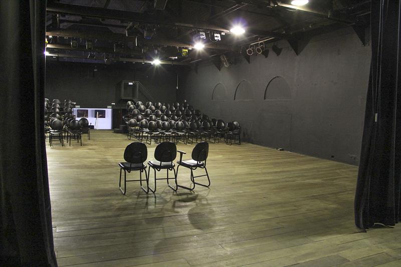 Teatro Cleon Jacques completa 25 anos e mantém vocação para montagens inovadoras em Curitiba.
Foto: Divulgação