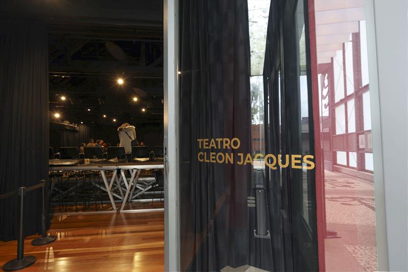 Teatro Cleon Jacques completa 25 anos e mantém vocação para montagens inovadoras em Curitiba. 
Foto: Cido Marques