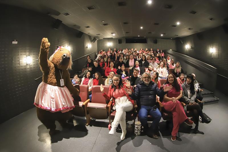 Estréia do filme da Barbie com a ilustre presença da Capibarbie, no Cine Passeio.
Curitiba, 20/07/2023.
Foto: José Fernando Ogura/SMCS.