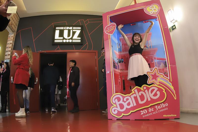 Estréia do filme da Barbie com a ilustre presença da Capibarbie, no Cine Passeio.
Curitiba, 20/07/2023.
Foto: José Fernando Ogura/SMCS.