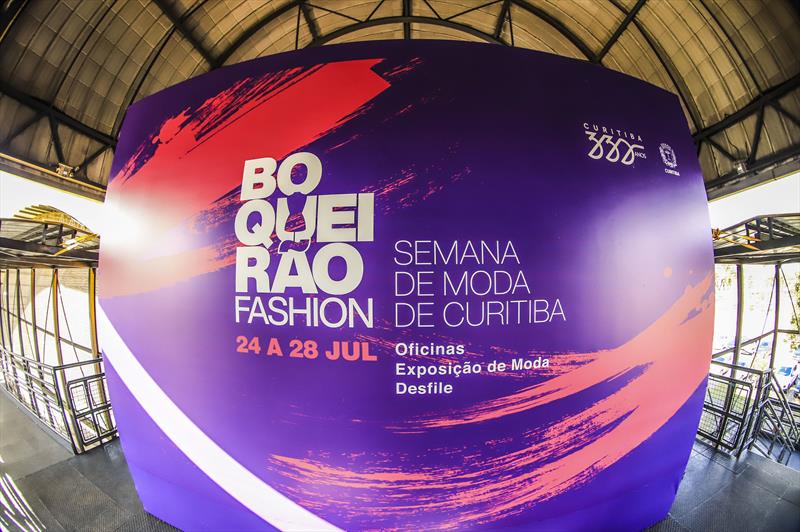 Equipes de iluminação e montagem finalizam os trabalhos para a Exposição FAS, na abertura do Boqueirão Fashion, na Rua da Cidadania do Boqueirão.
Curitiba, 24/07/2023.
Foto: José Fernando Ogura/SMCS. 