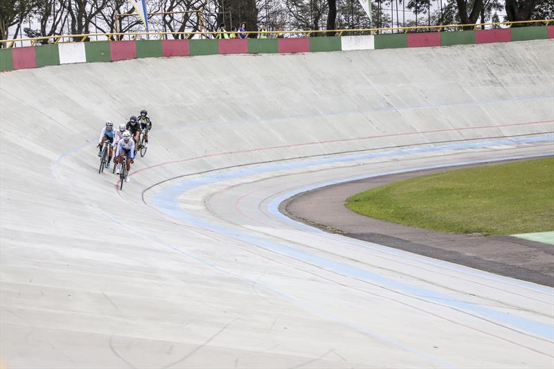 Curitiba é palco de um importante evento esportivo internacional: a Taça Brasil de Ciclismo de Pista, que ocorre no Centro de Esporte e Lazer Velódromo, no Jardim Botânico. Curitiba, 27/07/2023. Foto: Hully Paiva/SMCS