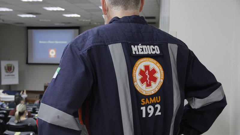 Nas situações de urgência e emergência em que o paciente não consegue se deslocar a uma UPA devido a sua condição clínica, o Samu ou o Siate devem ser acionados.
Foto: Guilherme Wille/Feas