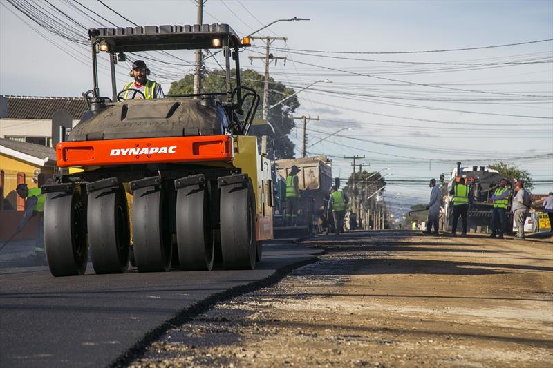 Obras de pavimentação da Rua Diogo Mugiatti, no Boqueirão, que marca os 900km de ruas com asfalto novo. Curitiba, 15/08/2023. Foto: Pedro Ribas/SMCS