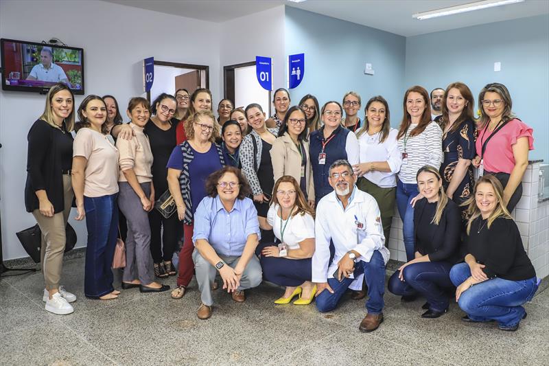 Conclusão da reforma na Unidade de Saúde Irmã Tereza Araújo, no Boqueirão. Na imagem, a Secretária e a Equipe da Unidade de Saúde.
Curitiba, 18/08/2023.
Foto: José Fernando Ogura/SMCS. 