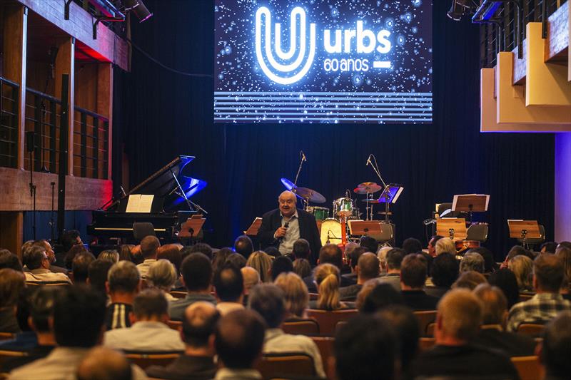 O prefeito Rafael Greca, no Concerto da Orquestra Á Base de Cordas de Curitiba em celebração aos 60 anos da Urbs na Capela Santa Maria. Curitiba, 24/08/2023. Foto: Ricardo Marajó/SMCS