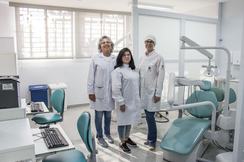 Unidade de Saúde Trindade I é reaberta, após revitalização. Na imagem, equipe de odontologia. 
Curitiba, 23/08/2023
Foto: Levy Ferreira/SMCS
