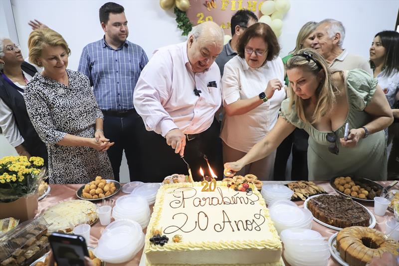 Prefeito Rafael Greca, acompanhado da Secretária de Saúde, Beatriz Battistella Nadas, da Deputada Estadual Márcia Huçulak e Vereadores, entrega Clínica Odontológica reformada e comemora 20 anos de existência da Unidade de Saúde Salgado Filho.
Curitiba, 24/08/2023.
Foto: José Fernando Ogura/SMCS.