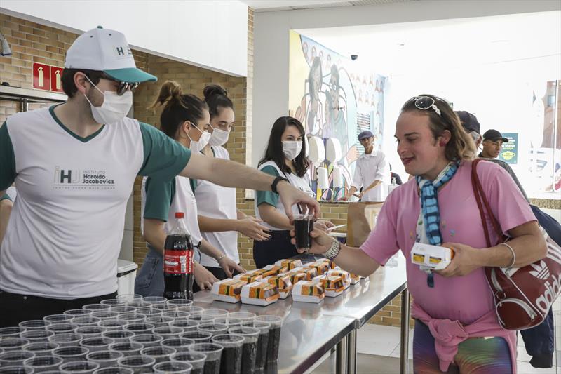 Pelo segundo ano consecutivo, Instituto Haroldo Jacobovicz faz ação no Mesa Solidária. Foto: Hully Paiva/SMCS
