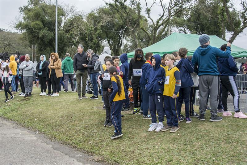 Mais de 1800 crianças e adolescentes estiveram no Parque Barigui para a 3° da Corrida Infantil 2023.
Curitiba, 27/08/2023
Foto: Levy Ferreira/SMCS
