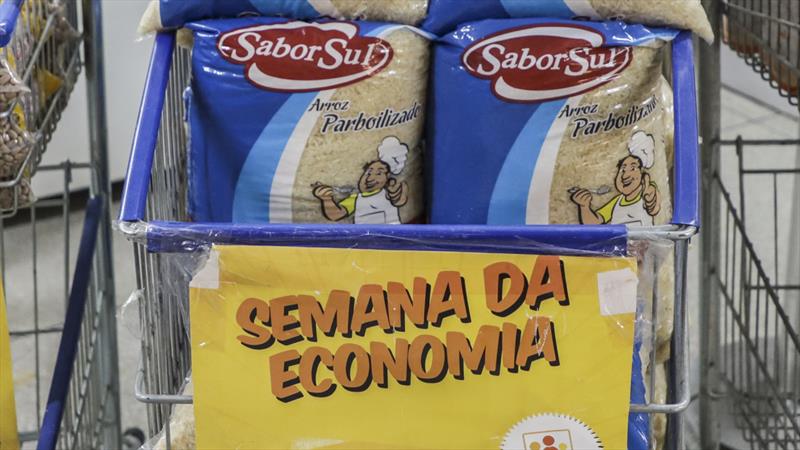 Armazéns da Família têm arroz, sardinha e queijo em destaque na Semana da Economia. Foto: Hully Paiva/SMCS