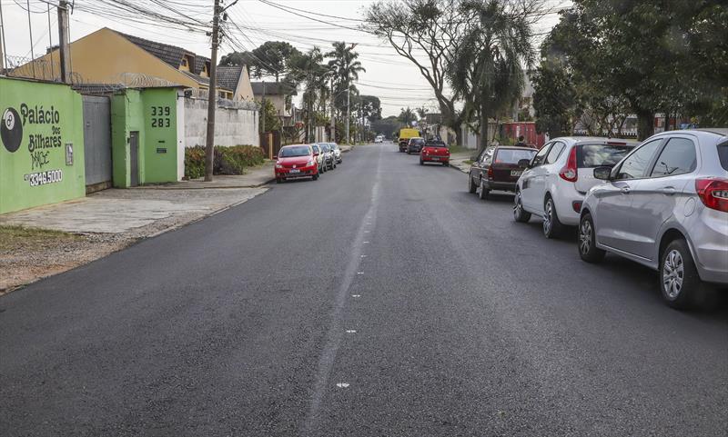 Obras de requalificação de asfalto na rua Visconde do Serro Frio, Novo Mundo. Curitiba, 23/08/2023 - Foto: Hully Paiva/SMCS