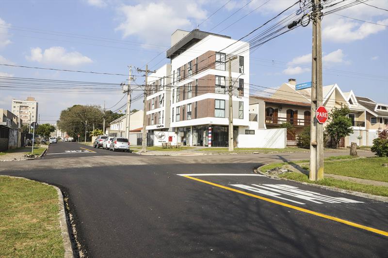 Obras de requalificação de asfalto na rua Affife Mansur, Novo Mundo. Curitiba, 23/08/2023 - Foto: Hully Paiva/SMCS