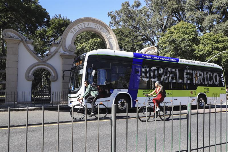 A cidade receberá ônibus elétricos, reforçando o compromisso da capital para a redução de emissões de gases do efeito estufa provenientes dos combustíveis fósseis..
Foto: José Fernando Ogura/SMCS.