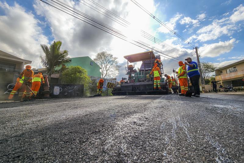 Obras de pavimentação da Rua Cel. Wallace Scott Murray, no Santa Cândida. Curitiba, 29/08/2023. Foto: Pedro Ribas/SMCS