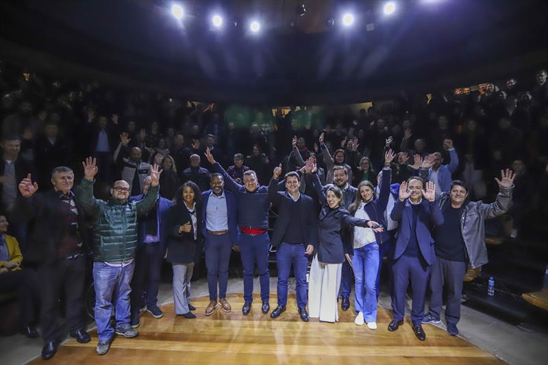 Palestrantes e convidados durante evento Paiol Digital realizado no teatro Paiol  - Curitiba, 29/08/2023 - Foto: Daniel Castellano / SMCS