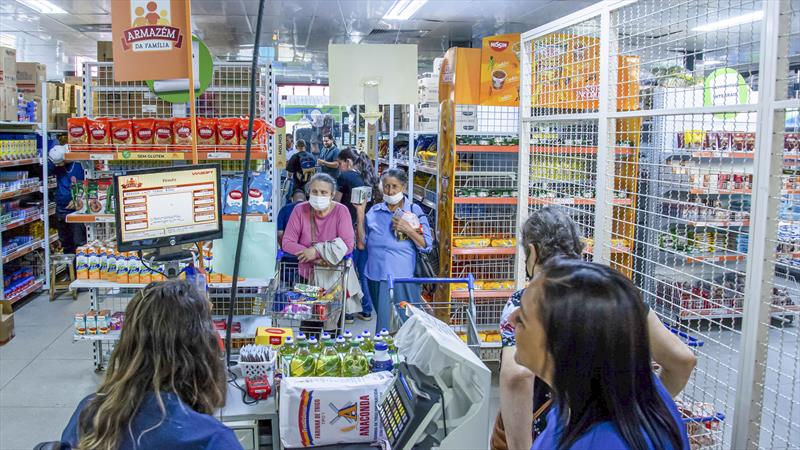 Semana da Economia tem fubá, leite, peixe e pão nos Armazéns da Família.
Foto: Levy Ferreira/SMCS  