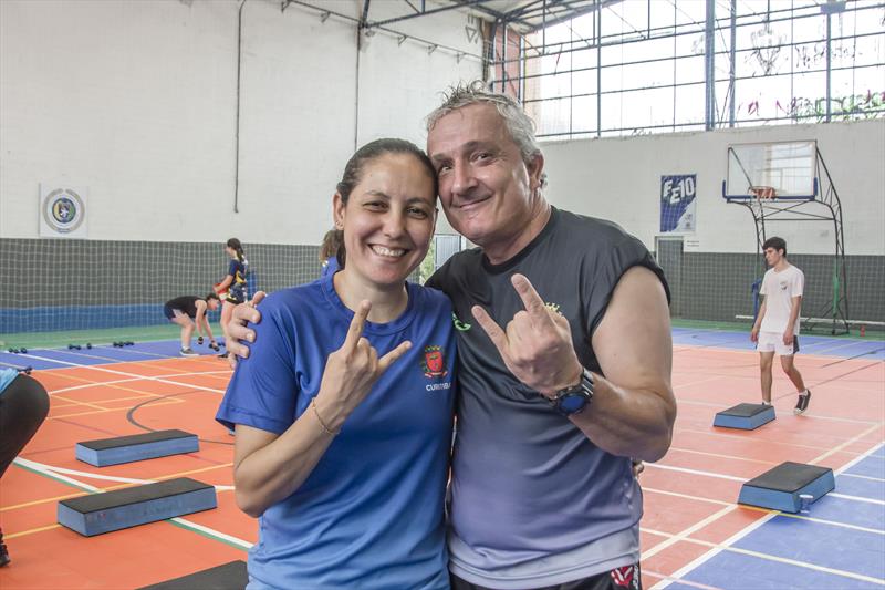 Aula de Rock’N’Rol Training Centro de Esporte e Lazer Avelino Bacacheri. Na imagem, coordenadora Vanessa Alves, e professor Luciano Franzolli. Curitiba, 04/09/2023
Foto: Levy Ferreira/SMCS
