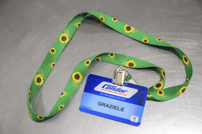 Pessoas com Deficiência encontram satisfação e alegria em seus postos de trabalho. Na imagem, o cordão de girassol sempre identifica Pessoas portadoras de alguma Deficiência.
Curitiba, 05/09/2023.
Foto: José Fernando Ogura/SMCS.