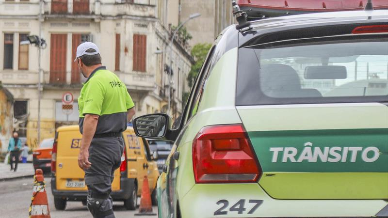 Veja os bloqueios de trânsito em Curitiba para o show do Foo Fighters. Fotos de arquivo. - Foto: Daniel Castellano / SMCS