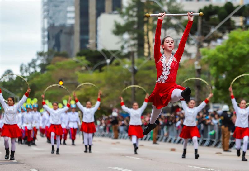 Desfile cívico-militar em Curitiba celebra a Independência do Brasil ...
