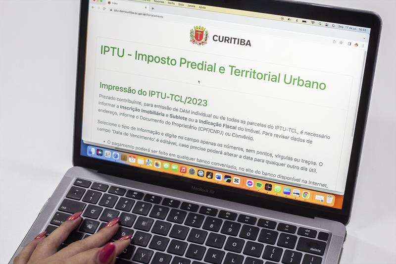 Sexta parcela do IPTU de Curitiba vence dia 20; veja como gerar a guia de pagamento. Foto: Ricardo Marajó/SMCS