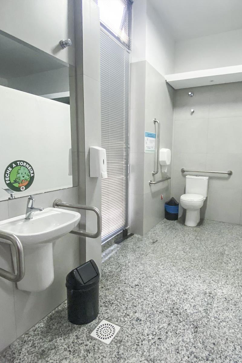 Banheiro com acessibilidade. Curitiba, 15/09/2023. Foto: Hully Paiva/SMCS