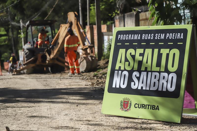Obras do programa Asfalto no Saibro, no bairro Lamenha Pequena.
Curitiba, 15/09/2023.
Foto: José Fernando Ogura/SMCS. 
