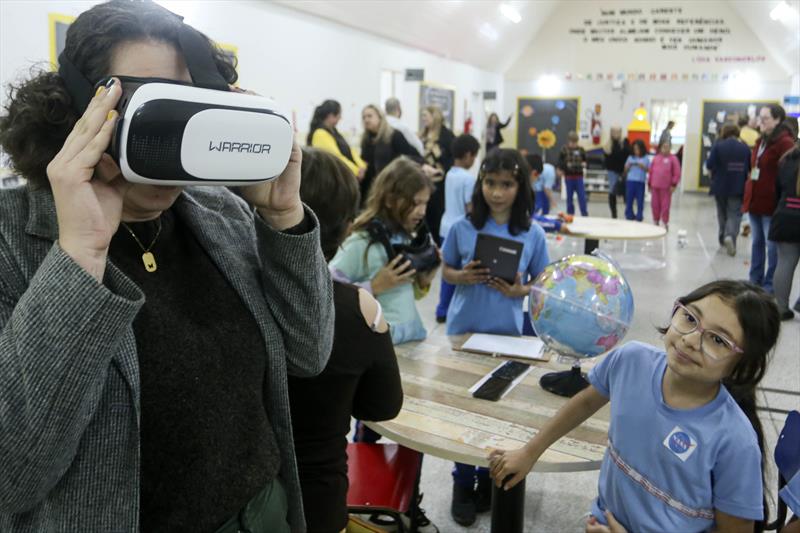 Impressoras 3D nos Faróis do Saber e Inovação colocam Curitiba na vanguarda das ações mãos na massa.
Foto: Luiz Costa/SME